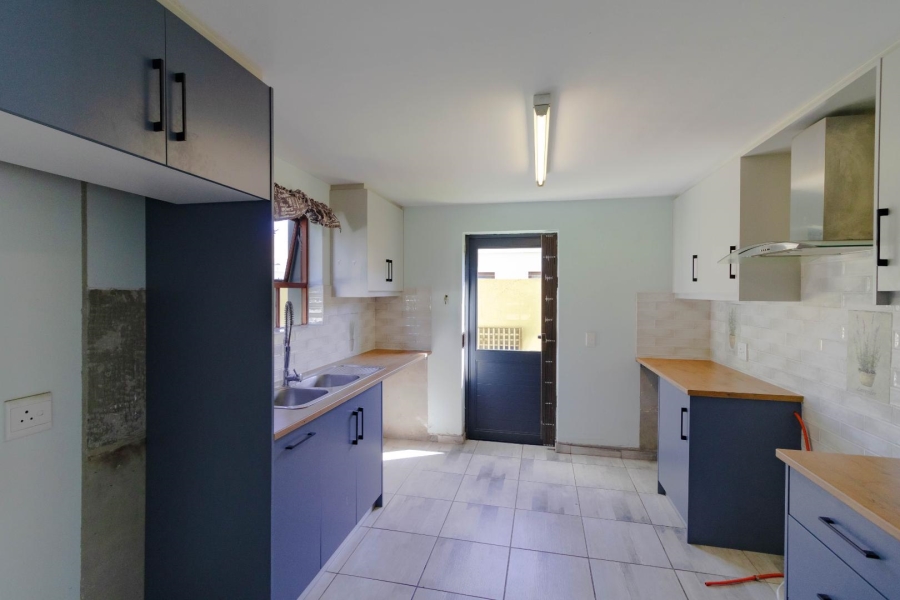 4 Bedroom Property for Sale in Sandbaai Western Cape